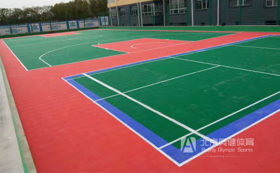 室外羽毛球場(chǎng)地板安裝