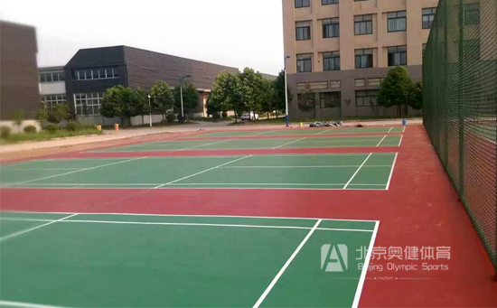 塑膠網(wǎng)球場地