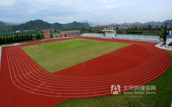 對不同塑膠跑道翻新，量身定制翻新維修施工方案