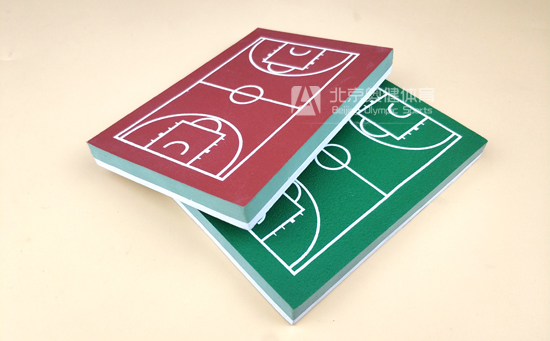 硅PU球場(chǎng)材料是一種上硬下軟的結(jié)構(gòu)