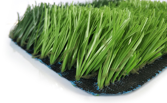 足球場擠出平絲人造草皮