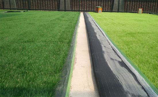 足球場草坪刷膠圖片