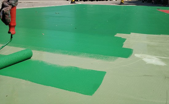 硅pu籃球場面層滾刷施工工藝方法