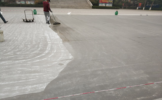 硅pu籃球場(chǎng)底涂層施工