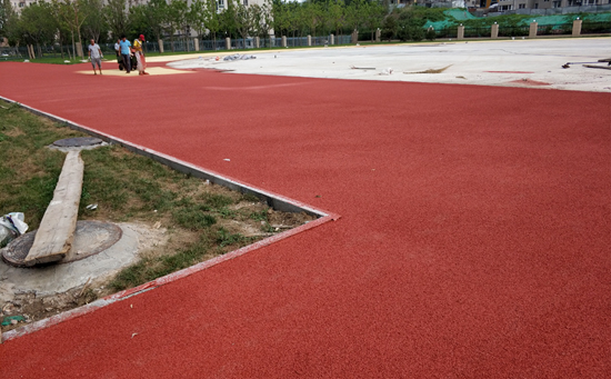 校園塑膠跑道施工圖片