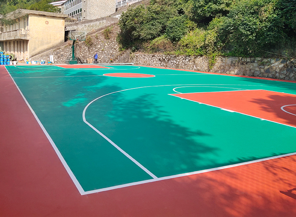 翻新后的硅pu球場