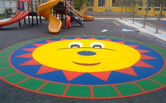 廠家被激怒！幼兒園塑膠跑道多少錢一平方米？一線工人揭幕！